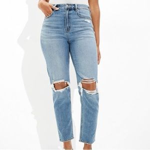 AMERICAN EAGLE Ripped Mom Jean